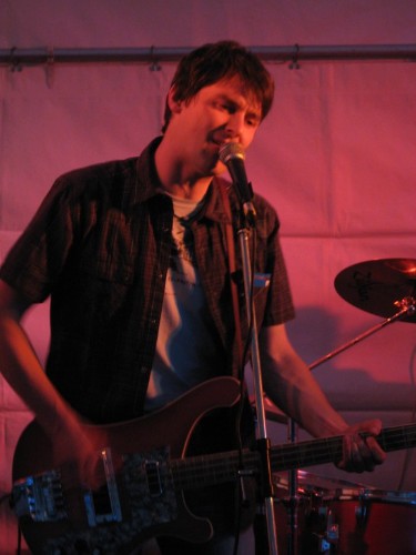 Florian Schmidt-Weigand - Gesang und Bassgitarre